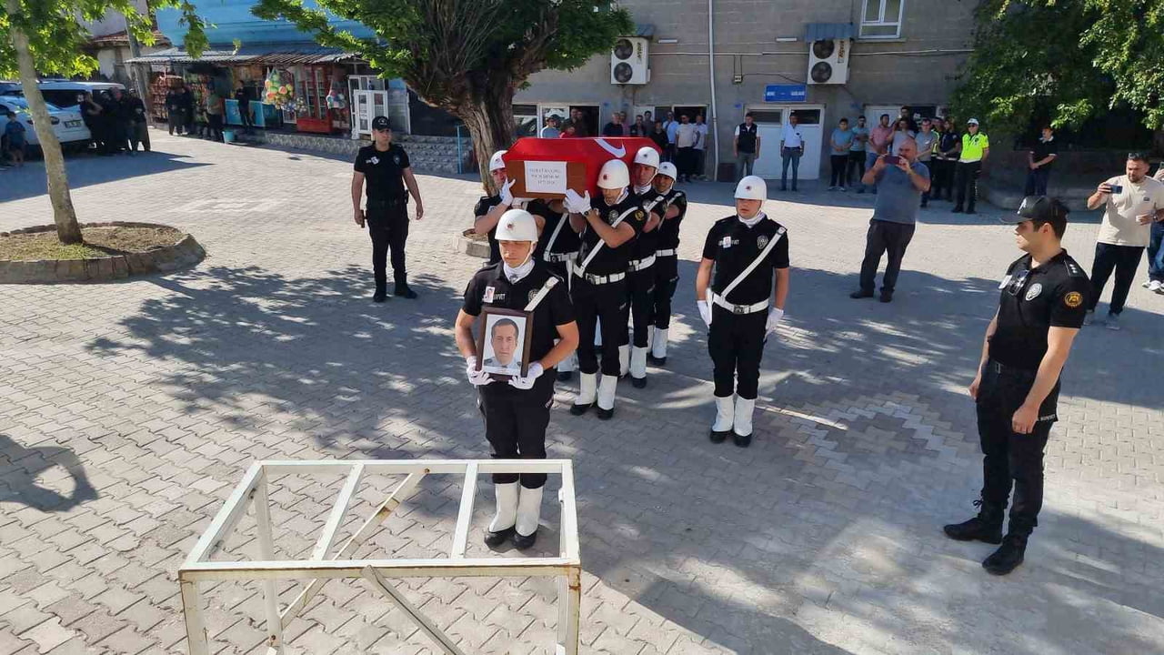 GÖREV BAŞINDA HAYATINI KAYBEDEN POLİS MEMURU SON YOLCULUĞUNA UĞURLANDI