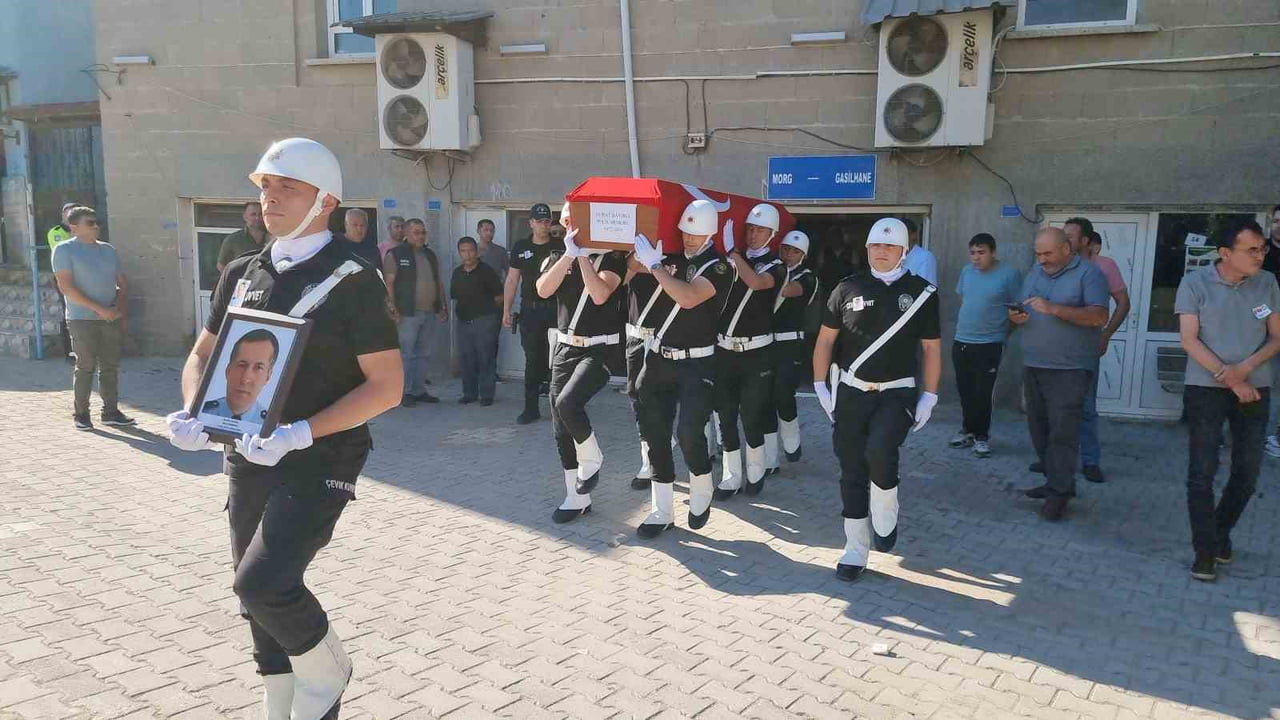 GÖREV BAŞINDA HAYATINI KAYBEDEN POLİS MEMURU SON YOLCULUĞUNA UĞURLANDI