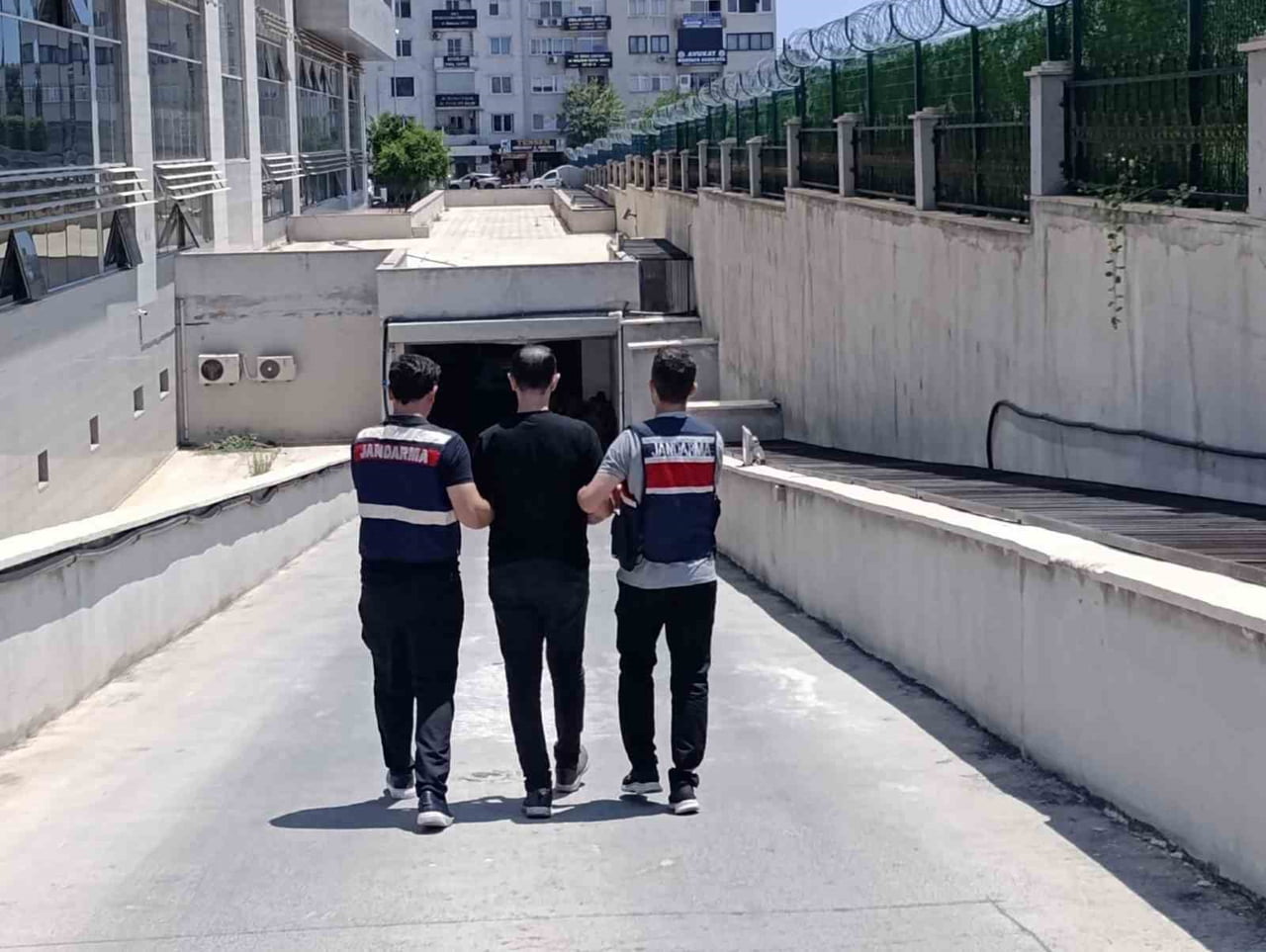 GÖZALTINA ALINAN 2 ŞÜPHELİ, ÇIKARILDIKLARI MAHKEMECE TUTUKLANDI.