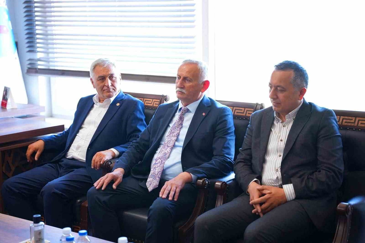 GÜLYALI BELEDİYESİ'NDE GERÇEKLEŞTİRİLEN BASIN TOPLANTISINDA İLÇENİN ENERJİ ALTYAPISINA YÖNELİK...