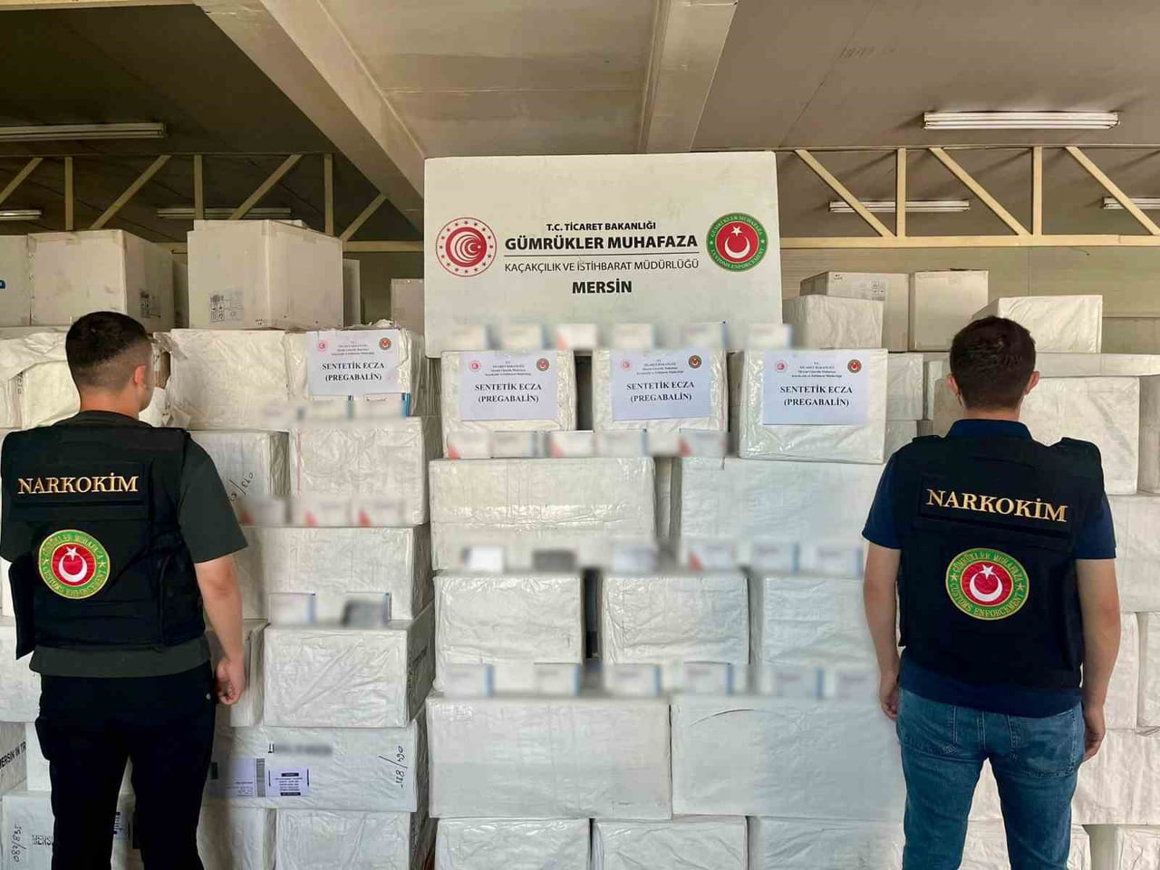GÜMRÜKLER MUHAFAZA EKİPLERİ MERSİN LİMANI'NDA GERÇEKLEŞTİRDİKLERİ 2 AYRI OPERASYONDA, TOPLAM...