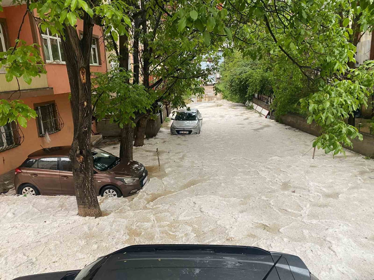 GÜMÜŞHANE'DE YAKLAŞIK 2 SAAT ETKİLİ OLAN DOLU VE SAĞANAK YAĞIŞ NEDENİYLE SEL VE SU TAŞKINLARI...