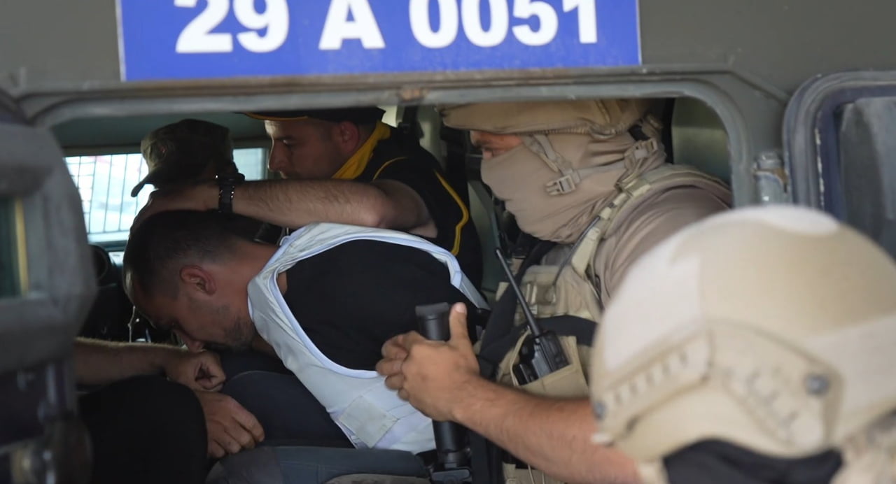 GÜMÜŞHANE'NİN TORUL İLÇESİNDE 2 HAZİRAN GÜNÜ EŞİNİ ODUNLA DÖVEREK ÖLDÜRDÜKTEN SONRA KAÇAN ŞAHIS...