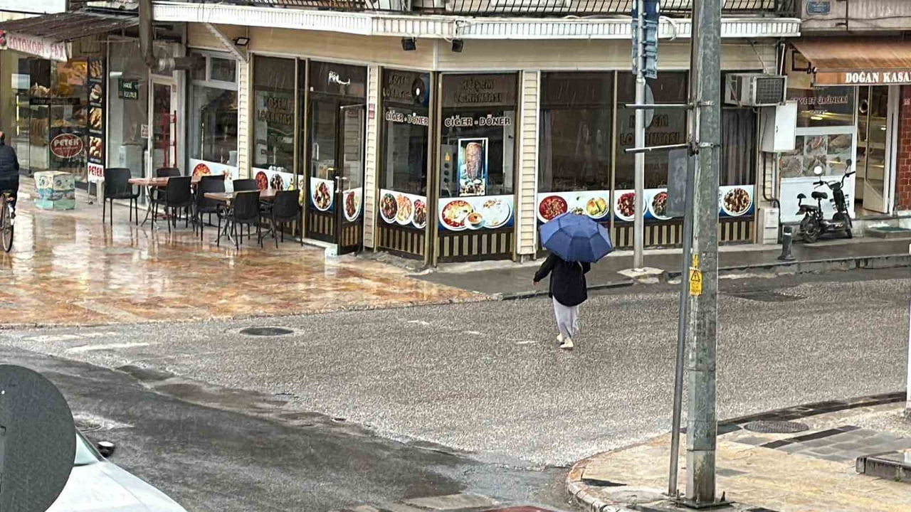 GÜNE SICAK VE BUNALTICI HAVAYLA BAŞLAYAN DÜZCE'DE, ÖĞLE SAATLERİNDEN SONRA ETKİSİNİ ARTIRAN...