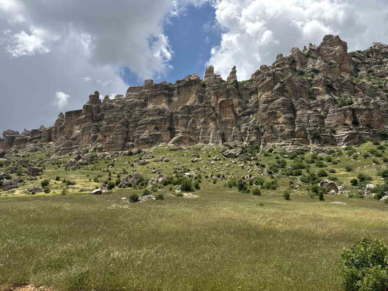 GÜNEYDOĞU ANADOLU BÖLGESİ'NİN KAPADOKYA'SI OLARAK ADLANDIRILAN DİYARBAKIR'IN ÇERMİK İLÇESİNDE...