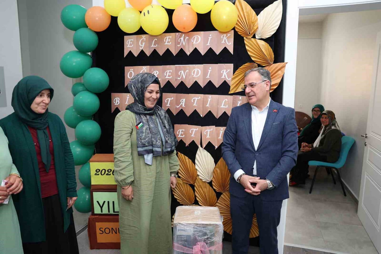 HACILAR BELEDİYE BAŞKANI BİLAL ÖZDOĞAN, FATMA BAKTIR KUR’AN KURSU TARAFINDAN DÜZENLENEN YILSONU...