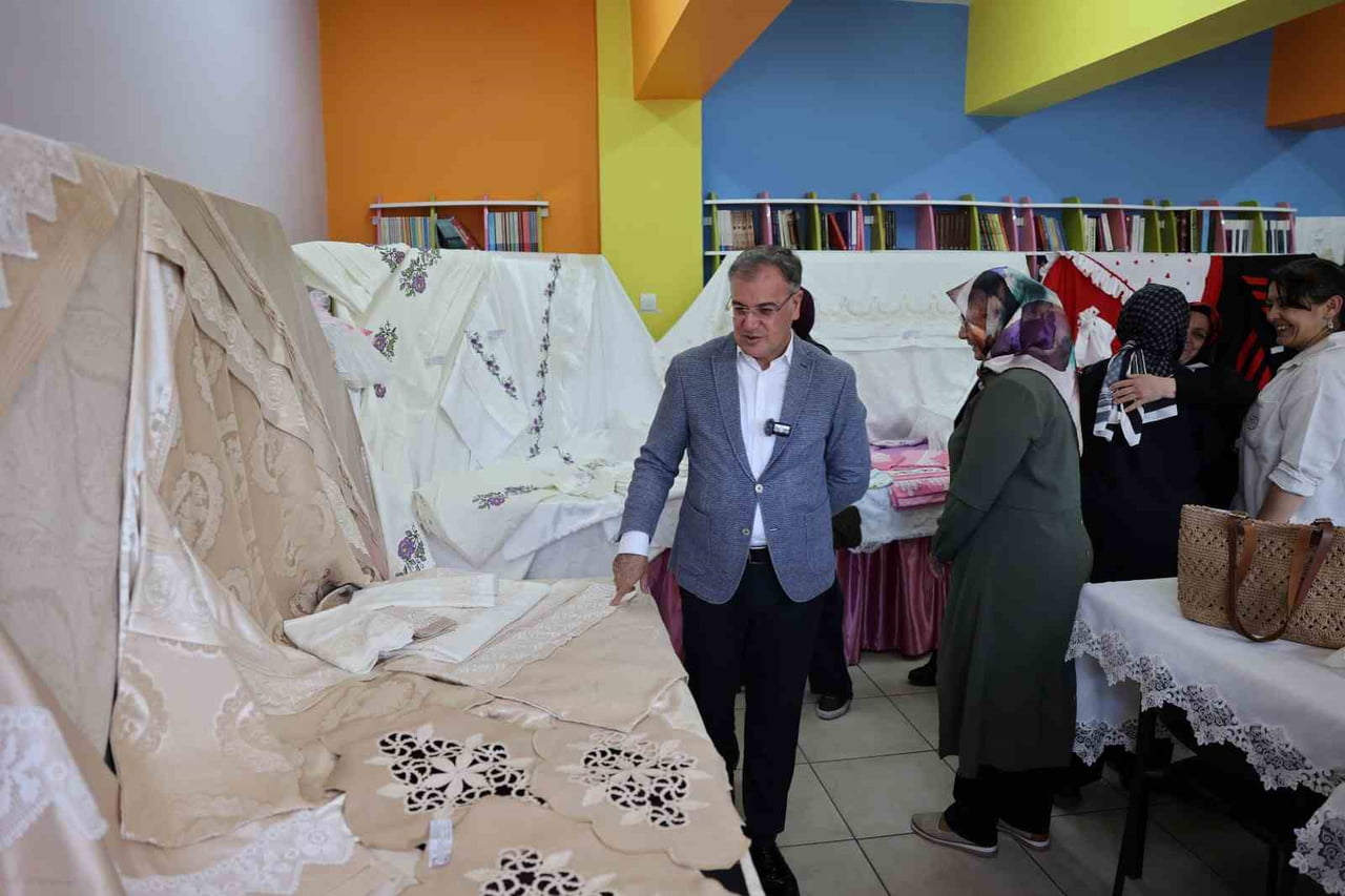 HACILAR BELEDİYE BAŞKANI BİLAL ÖZDOĞAN, HACILAR RASİM ÇETİNKAYA HALK EĞİTİM MERKEZİ TARAFINDAN...