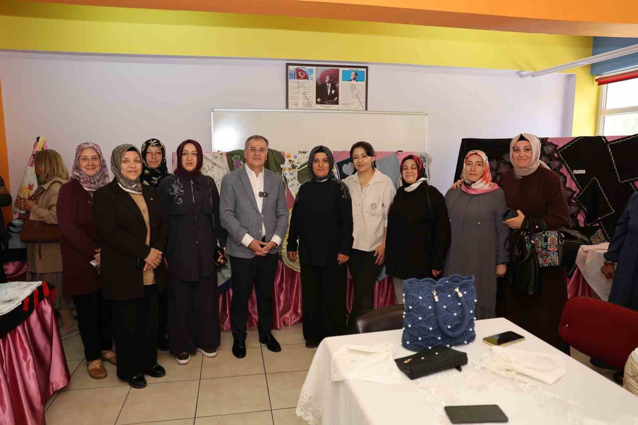 HACILAR BELEDİYE BAŞKANI BİLAL ÖZDOĞAN, HACILAR RASİM ÇETİNKAYA HALK EĞİTİM MERKEZİ TARAFINDAN...