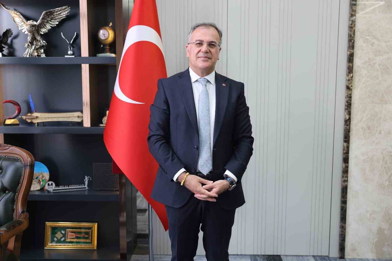 HACILAR BELEDİYE BAŞKANI BİLAL ÖZDOĞAN, YENİ İŞ MERKEZİNİN İLÇENİN EKONOMİK GELİŞİMİNE ÖNEMLİ...