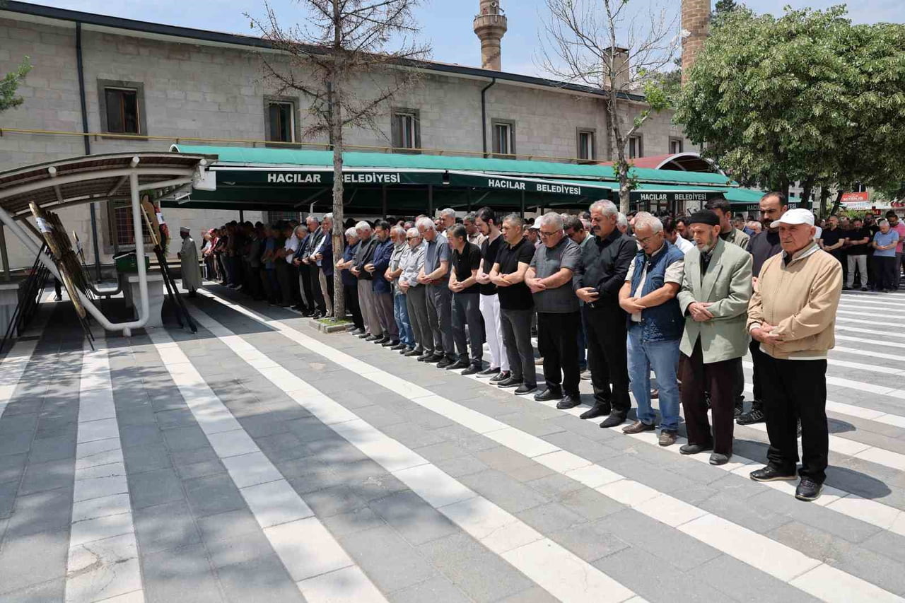 HACILAR BELEDİYESİ MECLİS ÜYESİ BEKİR TUĞRUL’UN BABASI AHMET TUĞRUL; TEDAVİ GÖRDÜĞÜ HASTANEDE...