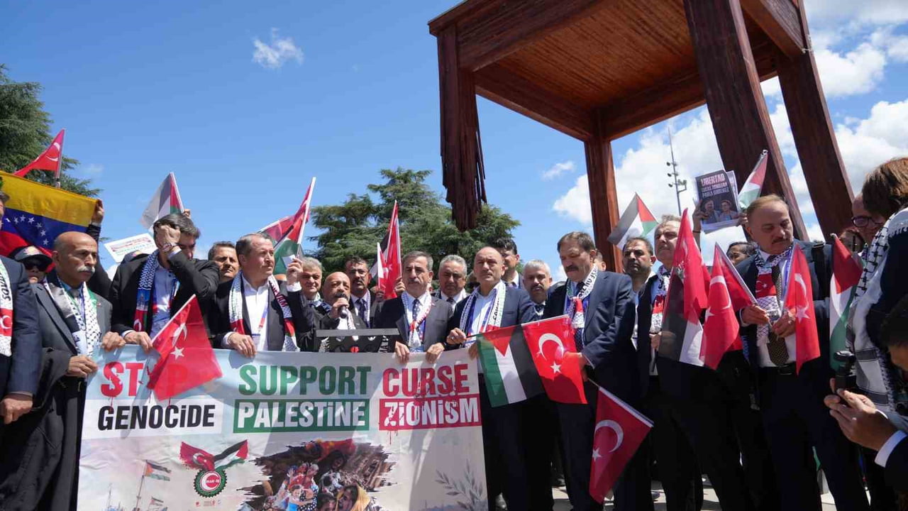 HAK-İŞ GENEL BAŞKANI MAHMUT ARSLAN BİR KONUŞMA YAPTI