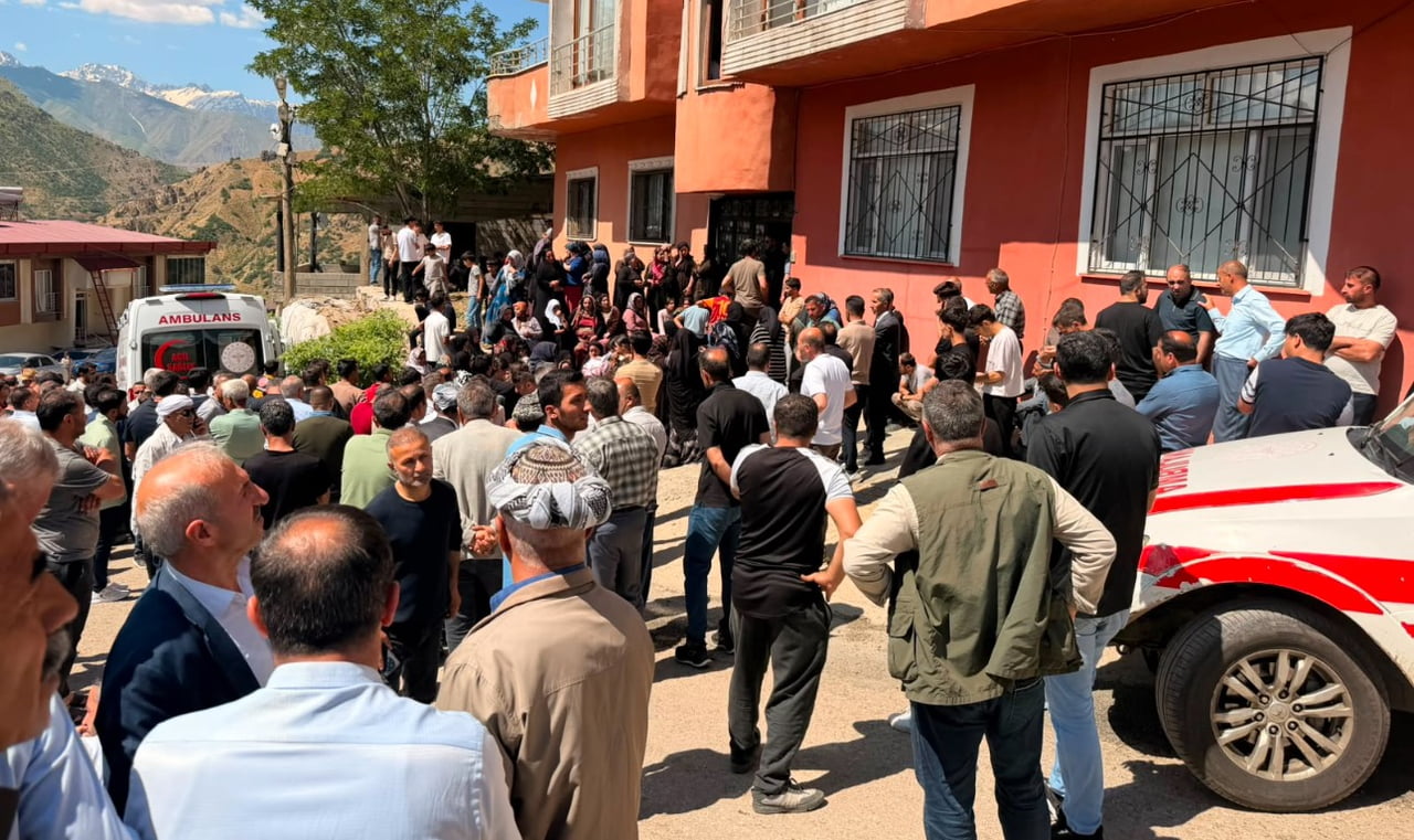 HAKKARİ'NİN ŞEMDİNLİ İLÇESİNDE KAYINPEDERİNİN EVİNİ BASAN UZMAN ÇAVUŞ, 4 KİŞİYİ ÖLDÜRDÜKTEN SONRA...