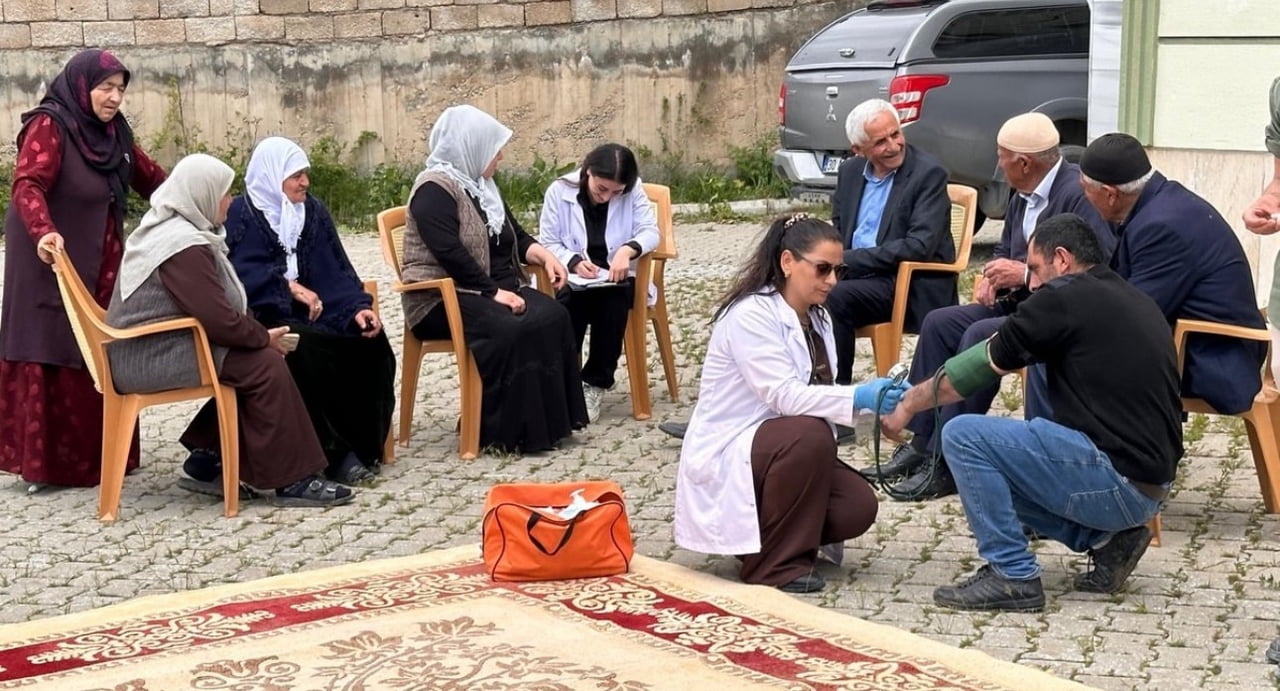 HAKKARİ'NİN YÜKSEKOVA İLÇESİNDE, İLÇE SAĞLIK MÜDÜRLÜĞÜNE BAĞLI SAĞLIK EKİPLERİ TARAFINDAN KÖYLERDE...