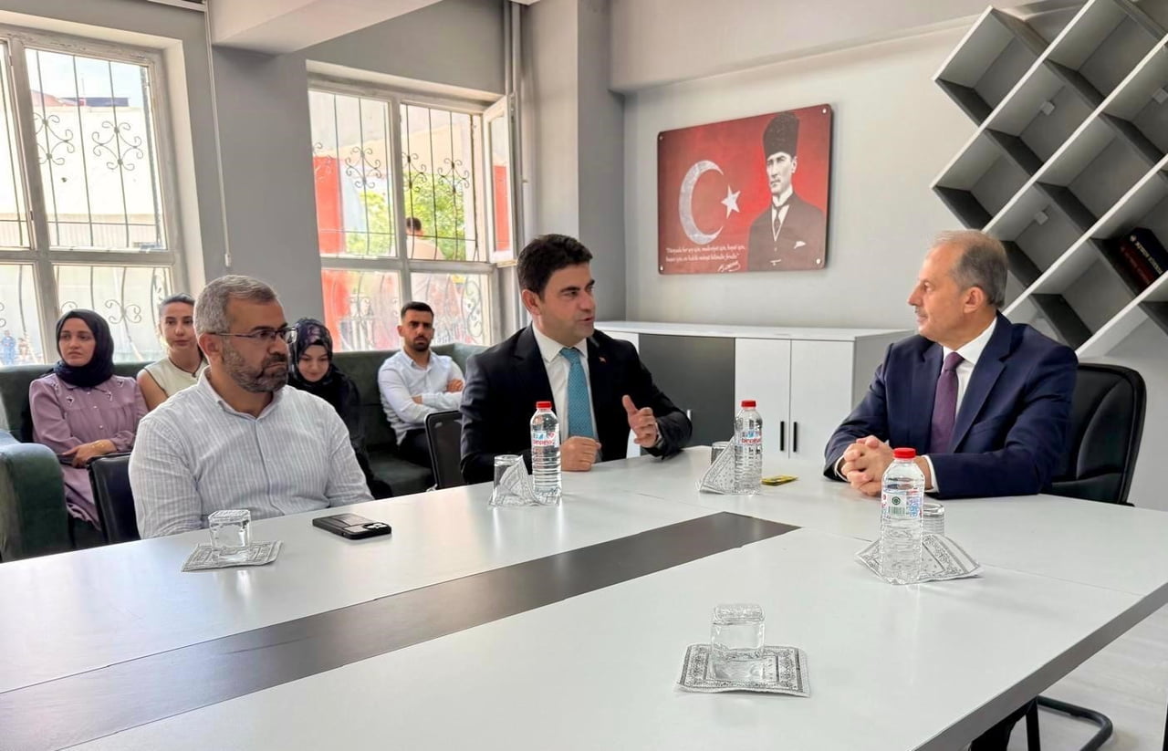 HAKKÂRİ’DE 2025-2026 EĞİTİM ÖĞRETİM YILININ SONA ERMESİYLE BİRLİKTE 69 BİN 17 ÖĞRENCİ KARNE...