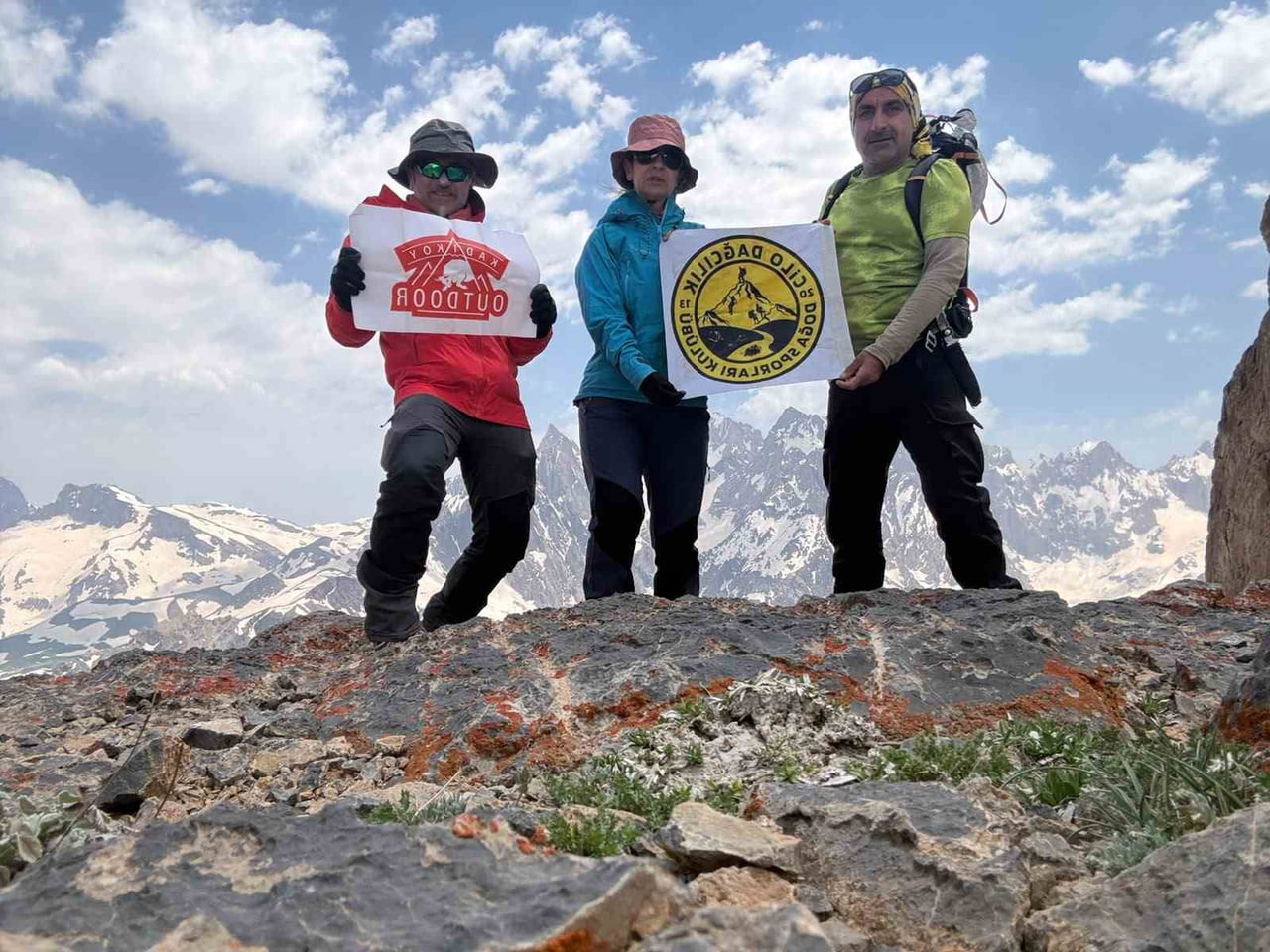 HAKKARİ’DEKİ CİLO DAĞILARI’NIN KESKİN PİRAMİDİ SİPA DURIK NOKTASININ KUZEY DUVARINDAKİ 600...