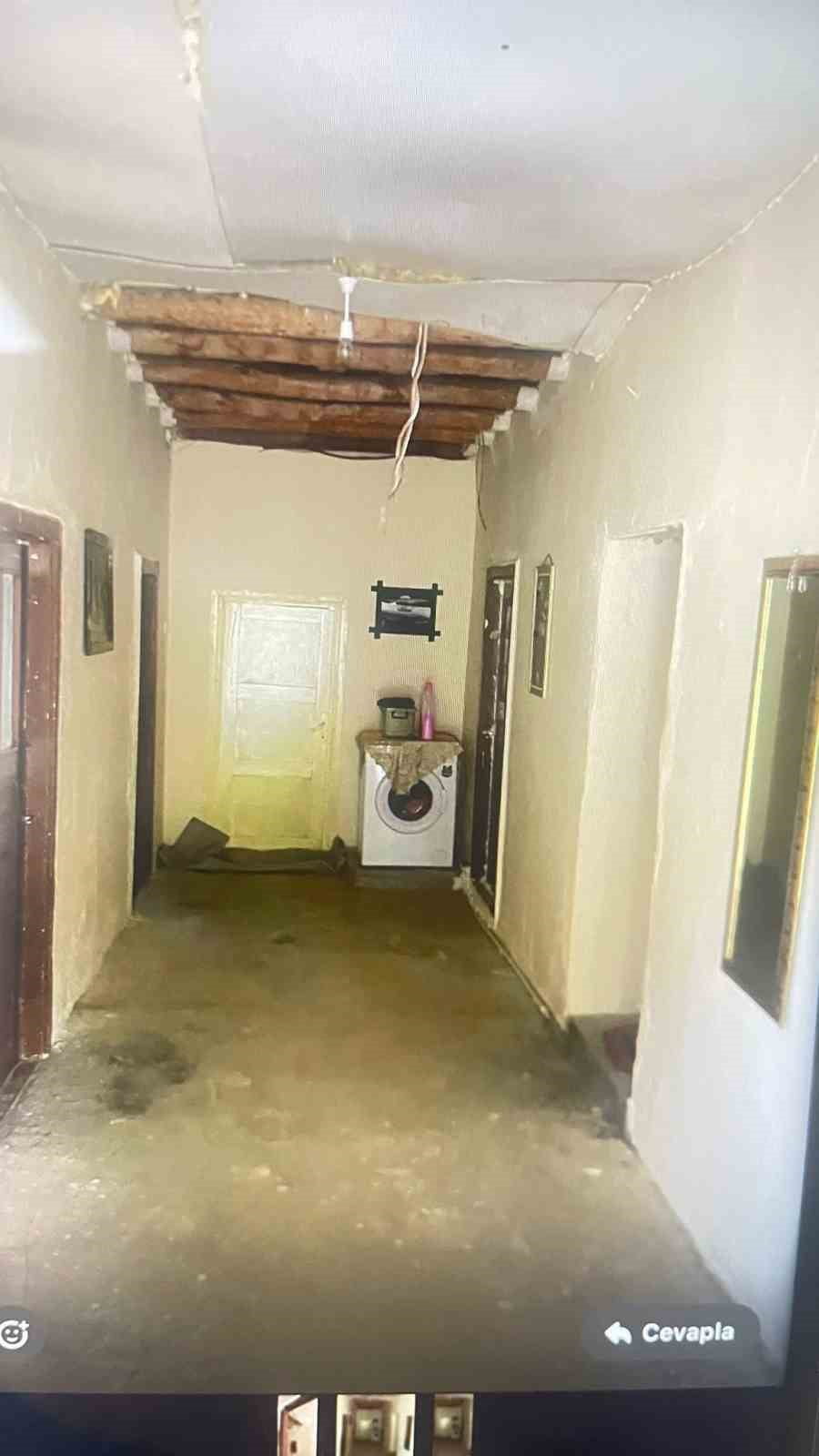 HAKKÂRİ’NİN GAZİ MAHALLESİ’NDE TOPRAK BİR EVDE YILAN GÖRÜLDÜĞÜ İHBARI, MAHALLE SAKİNLERİNE KORKU...