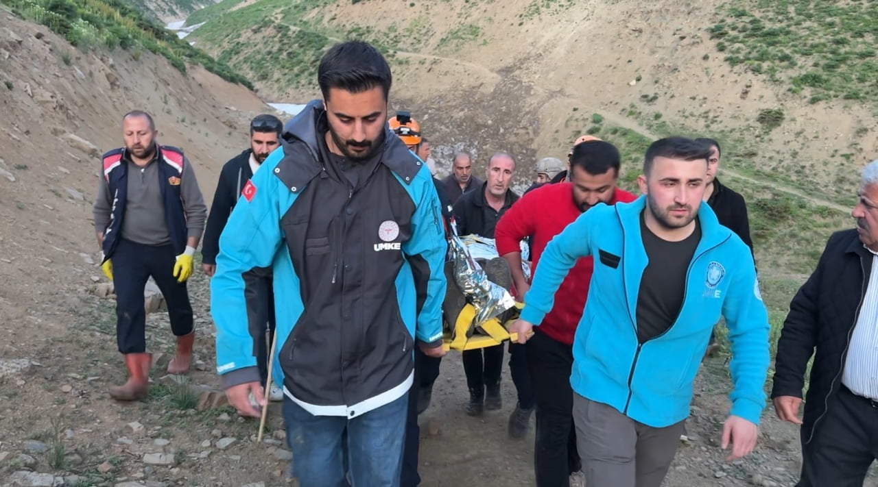 HAKKARİ’NİN YÜKSEKOVA İLÇESİNDE DİK VE SARP KAYALIKLARIN BULUNDUĞU KIRSAL ALANDA ŞİFALI OT VE...