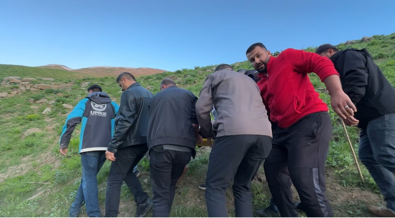 HAKKARİ’NİN YÜKSEKOVA İLÇESİNDE DİK VE SARP KAYALIKLARIN BULUNDUĞU KIRSAL ALANDA ŞİFALI OT VE...