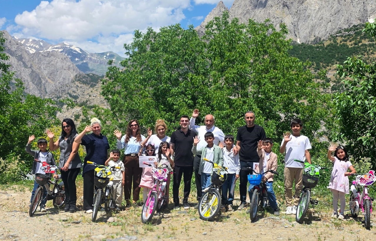HAKKARİ’NİN YÜKSEKOVA İLÇESİNDE, ZORLU COĞRAFİ ŞARTLARA RAĞMEN EĞİTİMLERİNİ BAŞARIYLA TAMAMLAYAN...