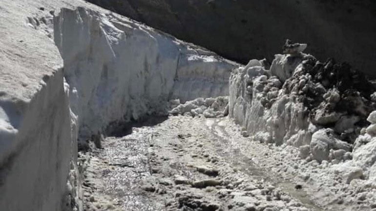 HAKKARİ’NİN YÜKSEKOVA İLÇESİNE BAĞLI İRAN SINIRINDA BULUNAN ESENDERE BELDESİNDEKİ YAYLA YOLLARINDA...