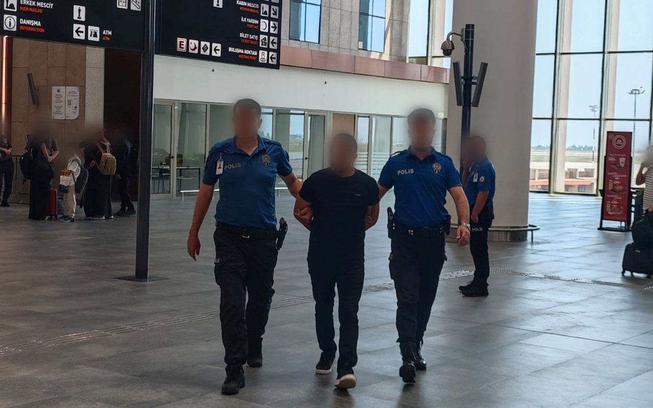 HAKKINDA ÇEŞİTLİ SUÇLARDAN KESİNLEŞMİŞ 13 YIL HAPİS CEZASI BULUNAN ŞAHIS, ÇUKUROVA ULUSLARARASI...