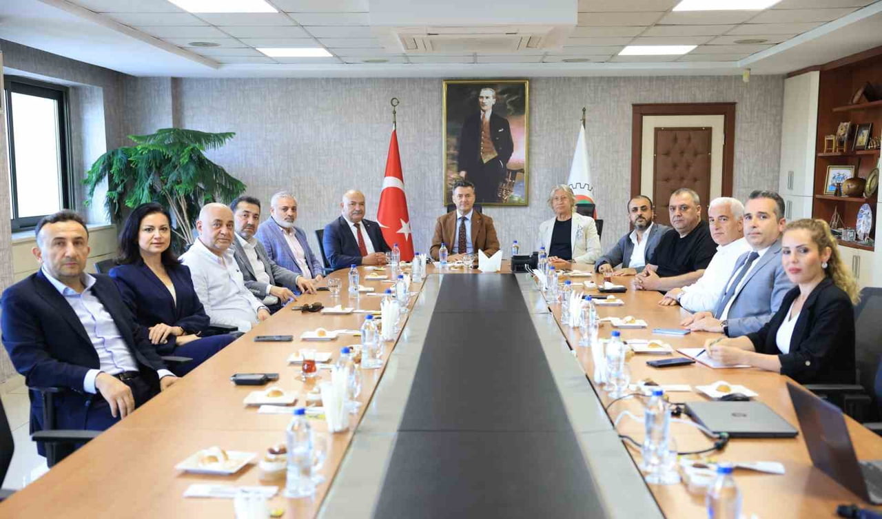 HALEP SANAYİ ODASI VE HALEP TİCARET ODASI TEMSİLCİLERİNDEN OLUŞAN HEYET, MERSİN TİCARET VE SANAYİ...