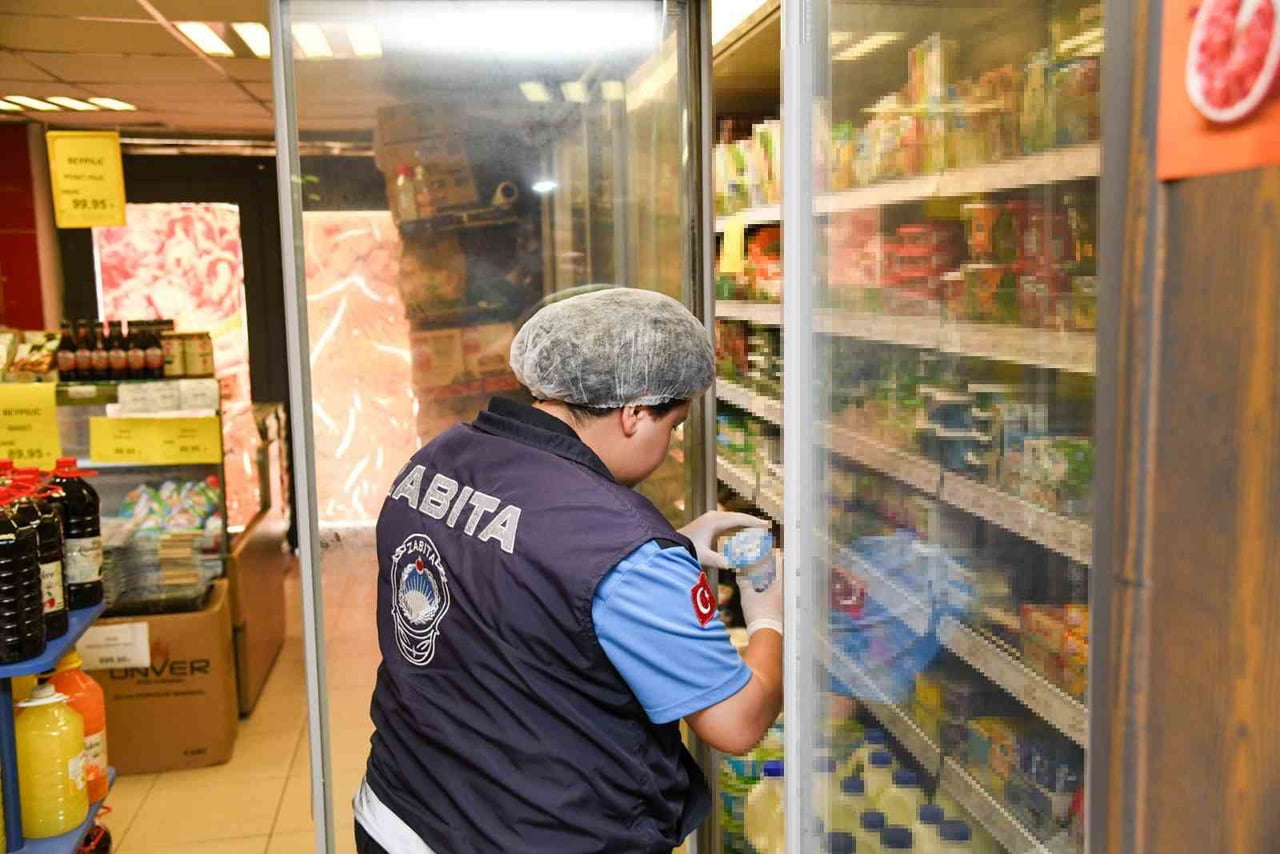 HALKIN SAĞLIĞINA VE GIDA GÜVENLİĞİNE ÖNEM VEREN YUNUSEMRE BELEDİYESİ, İLÇEDE FAALİYET GÖSTEREN...