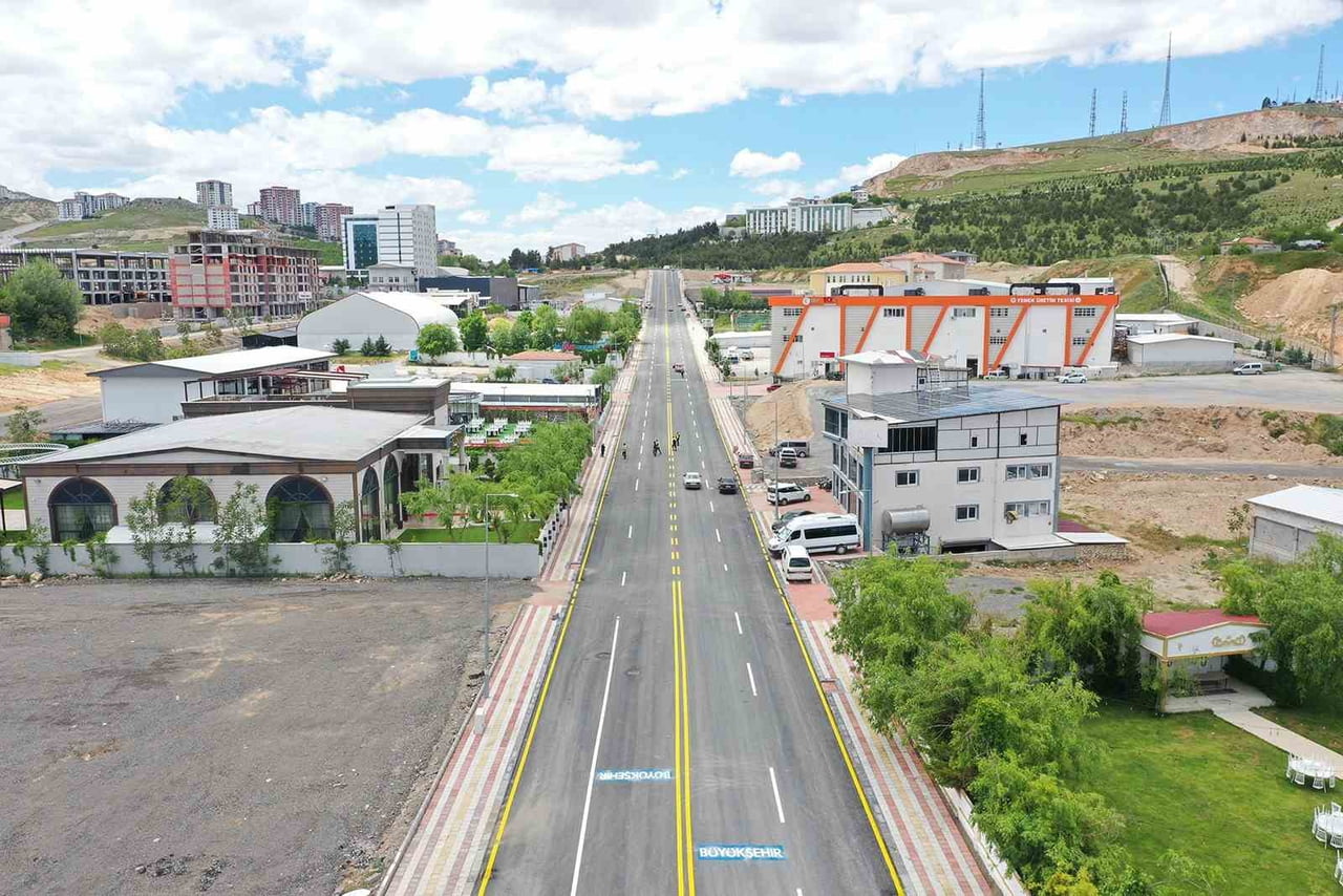 HANBEYOĞLU CADDESİ YENİ ÇEHRESİNE KAVUŞTU