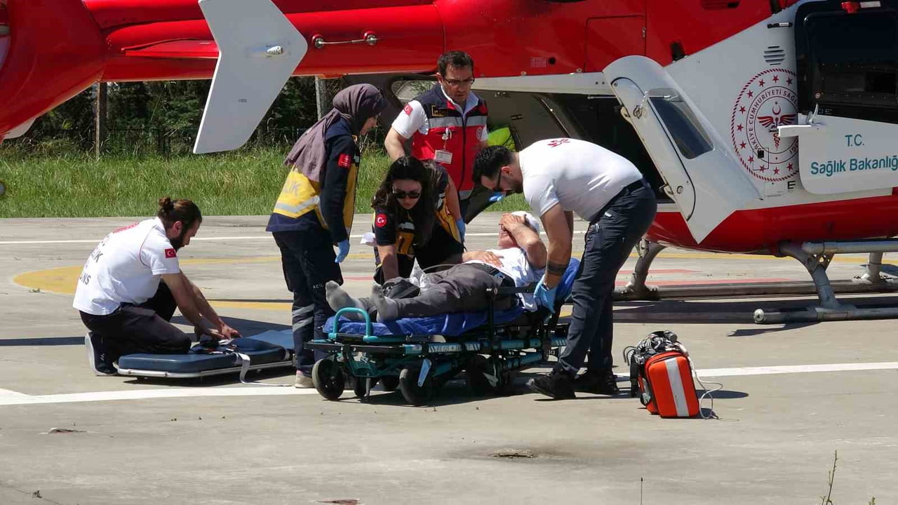 HASTA, AMBULANS HELİKOPTERLE SAMSUN’A ULAŞTIRILARAK TEDAVİ ALTINA ALINDI.