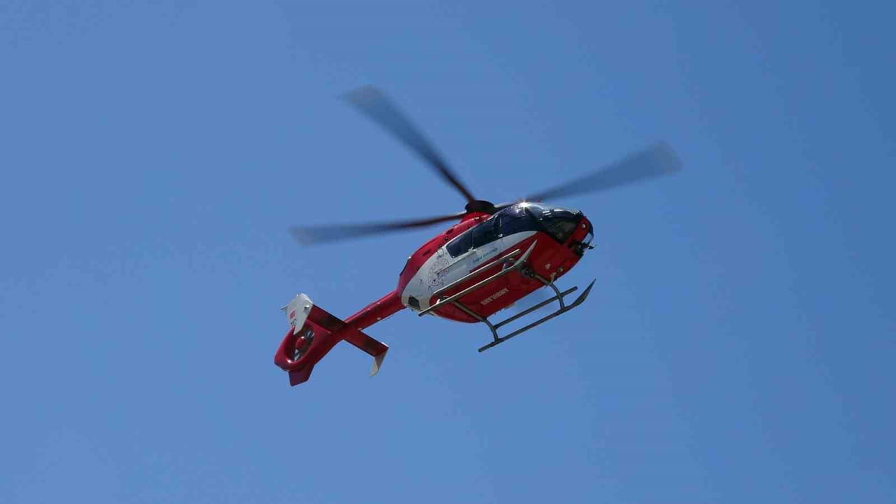 HASTA, AMBULANS HELİKOPTERLE SAMSUN’A ULAŞTIRILARAK TEDAVİ ALTINA ALINDI.