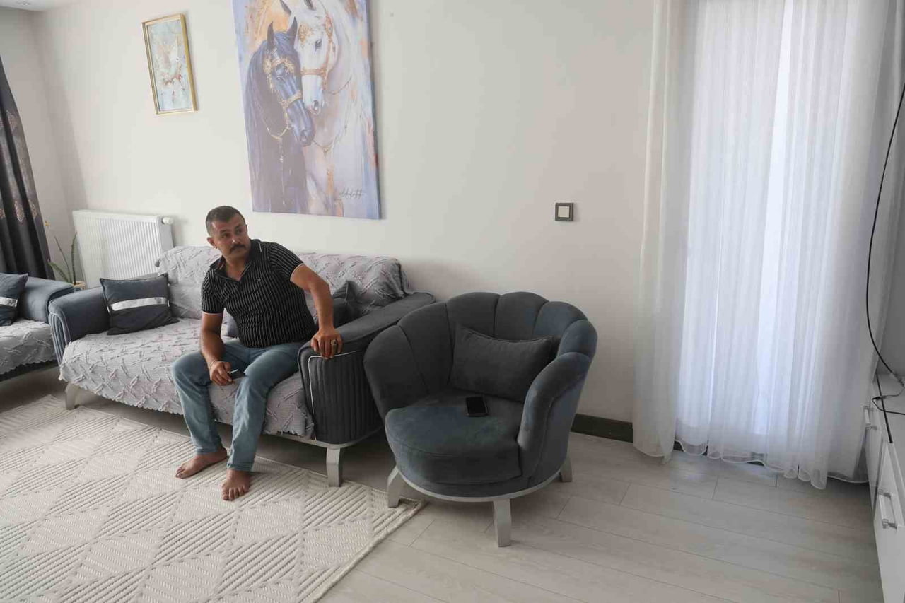 HATAY'DA 6 ŞUBAT DEPREMLERİNDE YAŞANAN İSİM KARIŞIKLIĞI SONRASI SİSTEME ÖLÜ OLARAK GİRİLEN AHMET...