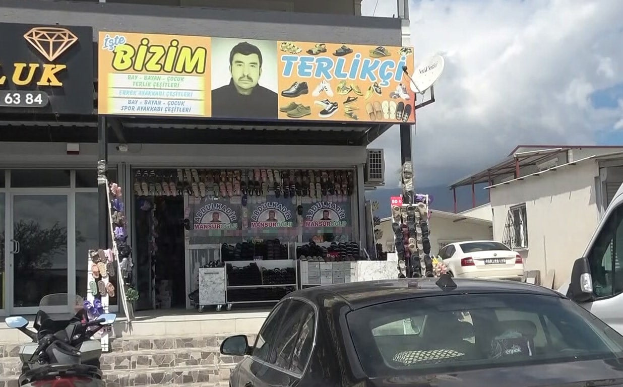 HATAY'DA DEPREMDE EŞİNİ KAYBEDEN, EVİ VE İŞ YERİ YIKILAN 65 YAŞINDAKİ TERLİKÇİ ABDULKADİR...