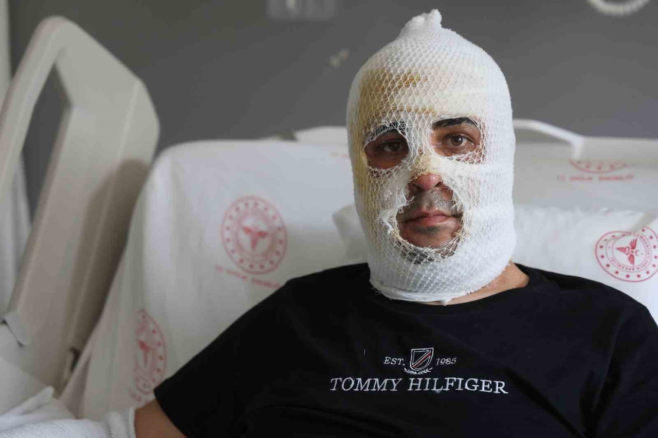 HATAY'IN DEFNE İLÇESİNDE TOSTÇULUK YAPAN ESNAF UMUT SOVUKSU’YA AİT OLAN KONTEYNER İŞ YERİ ALEVLERE...