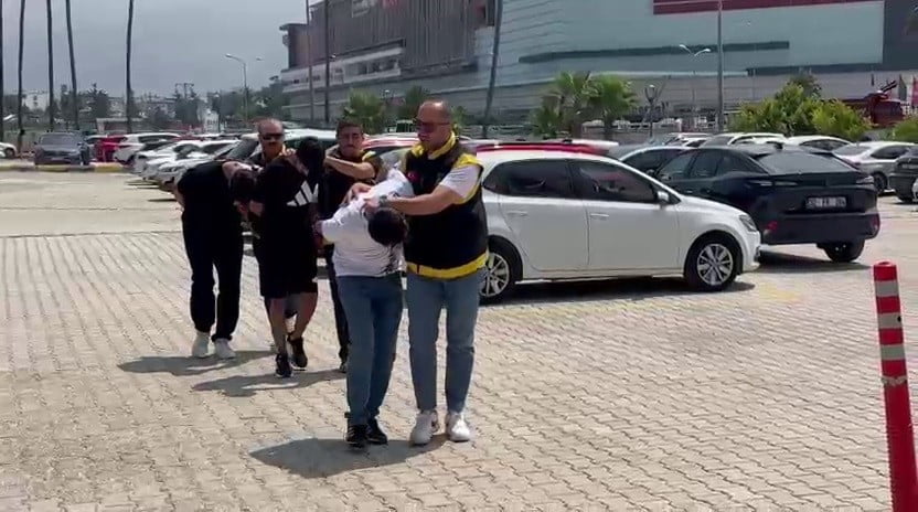 HATAY'IN İSKENDERUN İLÇESİNDE EVİNDE 2 ADET TABANCA VE 92 ADET FİŞEK ELE GEÇİRİLEN ŞAHIS MAHKEMECE...