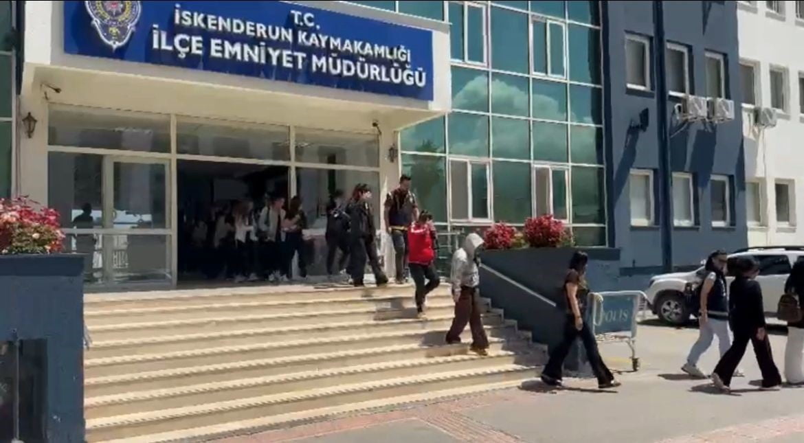 HATAY'IN İSKENDERUN İLÇESİNDE POLİS EKİPLERİ TARAFINDAN SPA VE MASAJ SALONLARINA YÖNELİK...