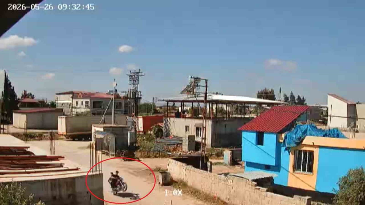 HATAY'IN REYHANLI İLÇESİNDE MOTOSİKLETLE ÖN KALDIRIP İLERLEDİĞİ ESNADA KONTROLÜNÜ KAYBEDEREK BAHÇE...