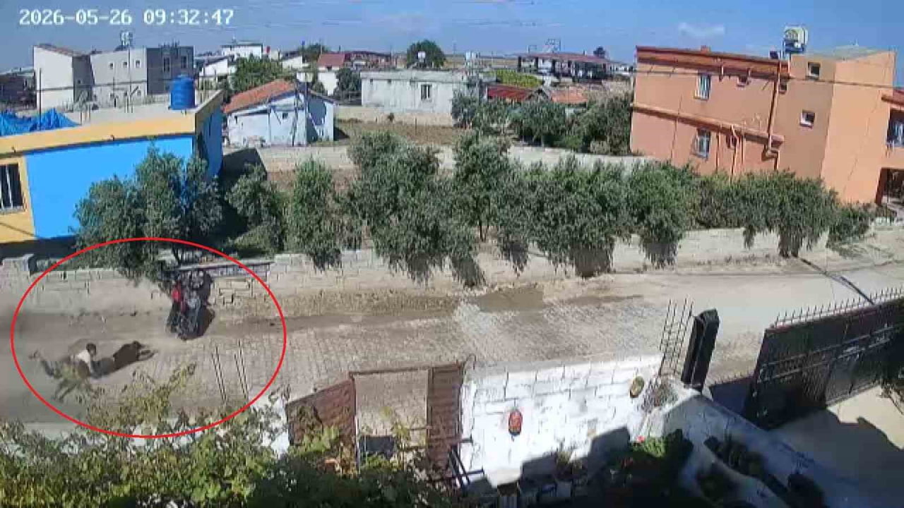 HATAY'IN REYHANLI İLÇESİNDE MOTOSİKLETLE ÖN KALDIRIP İLERLEDİĞİ ESNADA KONTROLÜNÜ KAYBEDEREK BAHÇE...