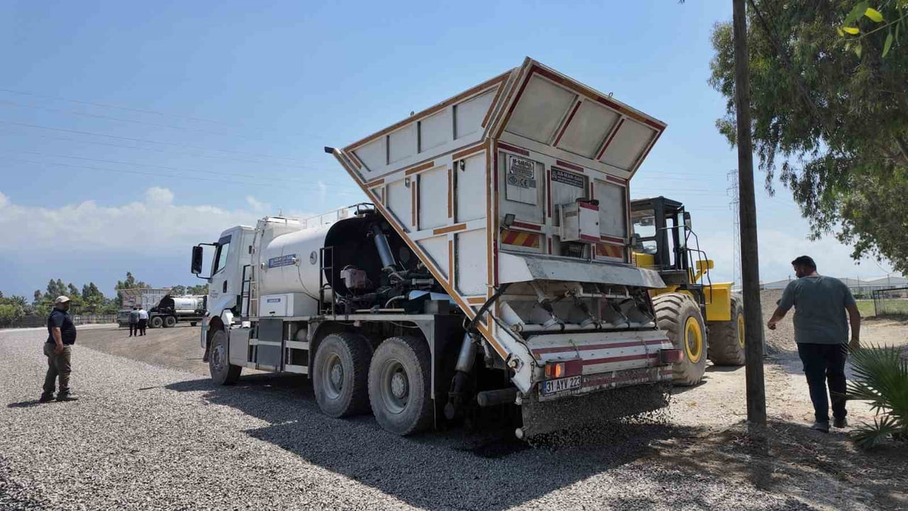 HATAY BÜYÜKŞEHİR BELEDİYESİ, ARSUZ ÇETİLLİK ÇEVRE YOLU’NUN 2. ETAP BAĞLANTI YOLUNU TAMAMLAYARAK...