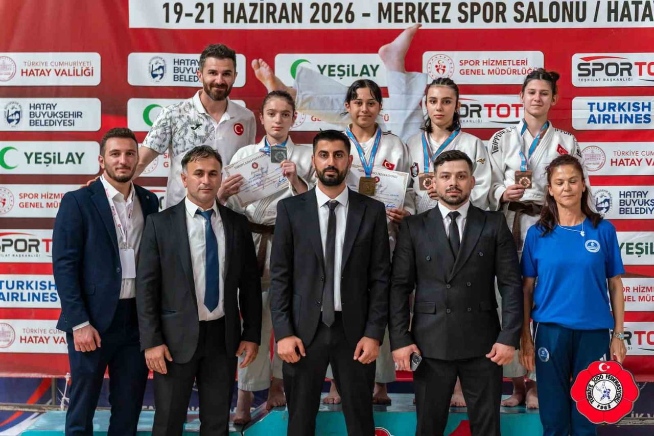 HATAY’DA DÜZENLENEN YEŞİLAY 2026 YILDIZLAR TÜRKİYE JUDO ŞAMPİYONASI’NDA MANİSA’YI TEMSİL EDEN...