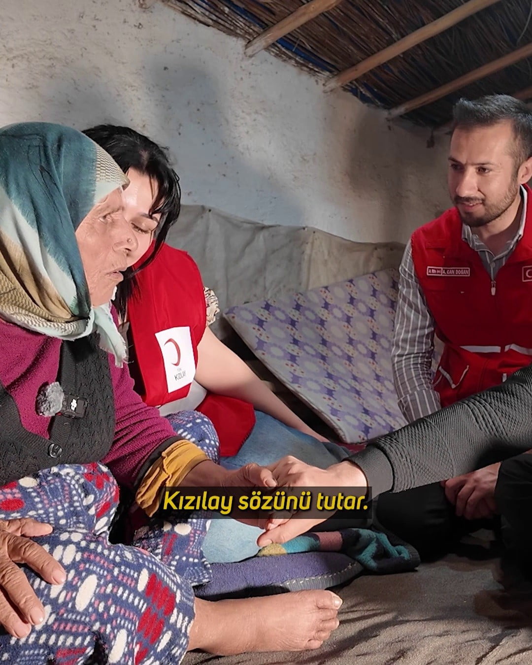 HATAY’DA KIZILAY EKİPLERİ, KIRIKHAN İLÇESİNDE BULUNAN GÖLBAŞI GÖLÜ'NDE ELEKTRİĞİ VE SUYU OLMAYAN...