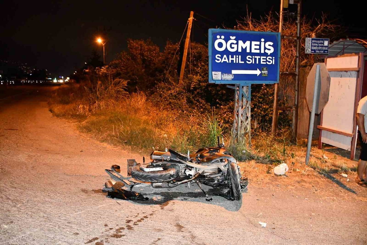 HATAY’DA OTOMOBİL İLE MOTOSİKLET ÇARPIŞMASIYLA 4 KİŞİ YARALANDI.