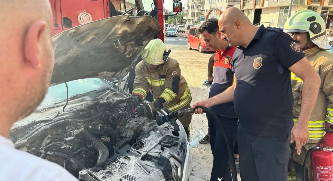 HATAY’DA SEYİR HALİNDEYKEN MOTOR KISMI ALEVLERE TESLİM OLAN OTOMOBİLDE ÇIKAN YANGIN...