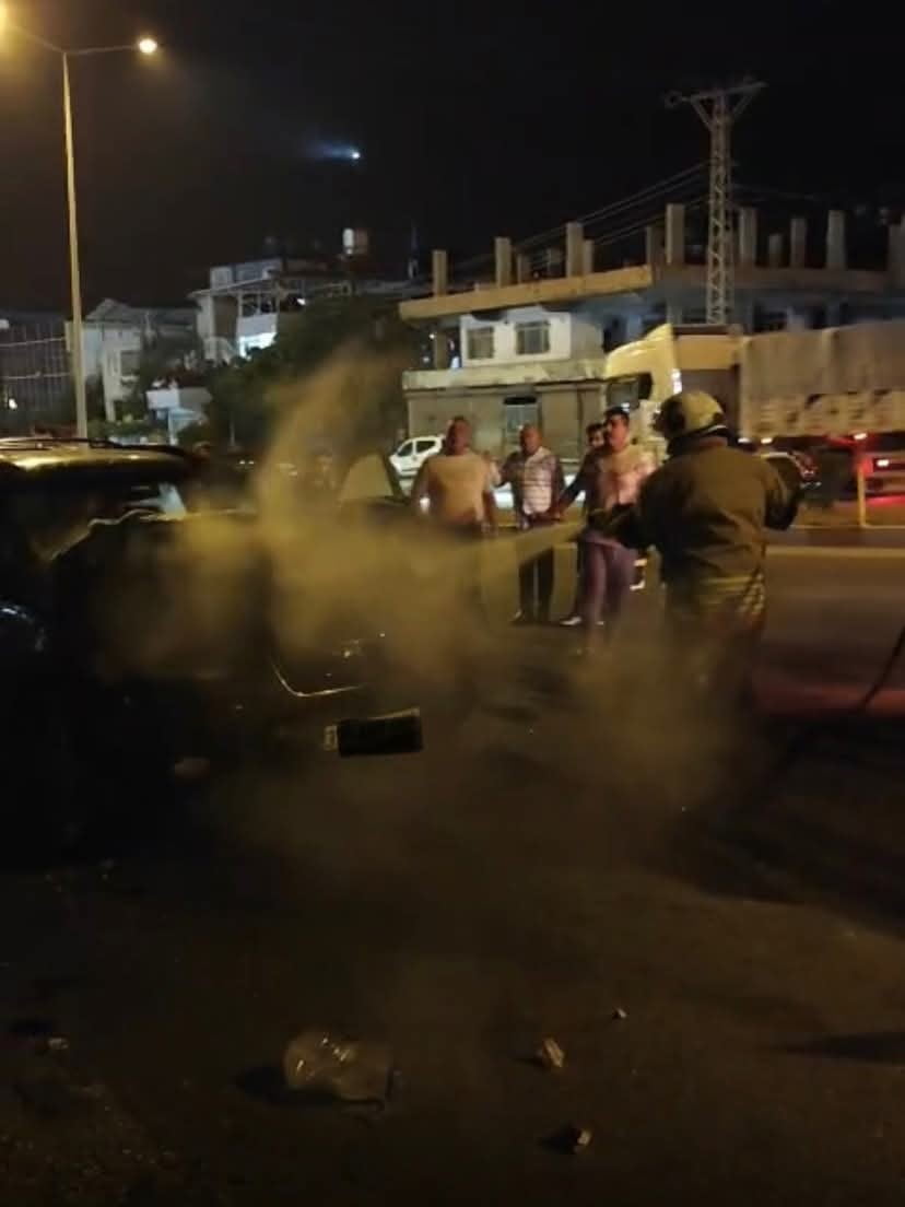 HATAY’DA SEYİR HALİNDEYKEN MOTOR KISMI ALEVLERE TESLİM OLAN OTOMOBİLDE ÇIKAN YANGIN...
