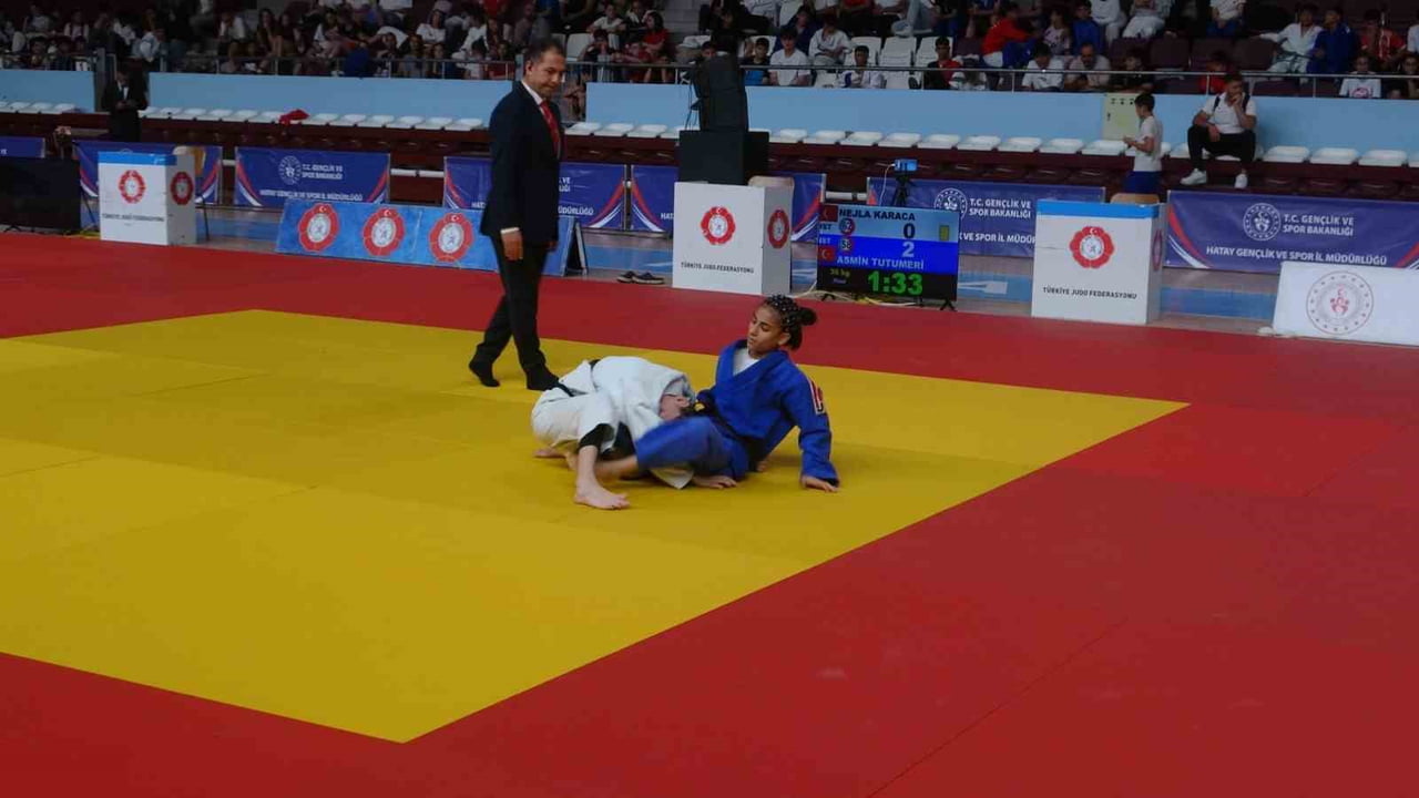 HATAY’DA YEŞİLAY YILDIZLAR TÜRKİYE JUDO ŞAMPİYONASI, 67 ŞEHİRDEN GELEN 917 SPORCU MİNDERDE TER...