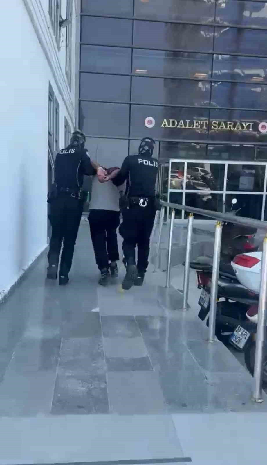 HATAY EMNİYET MÜDÜRLÜĞÜ EKİPLERİNCE ANTAKYA’DA YAKALANAN VE HIRSIZLIK SUÇUNDAN 5 YIL HAPİS CEZASI...