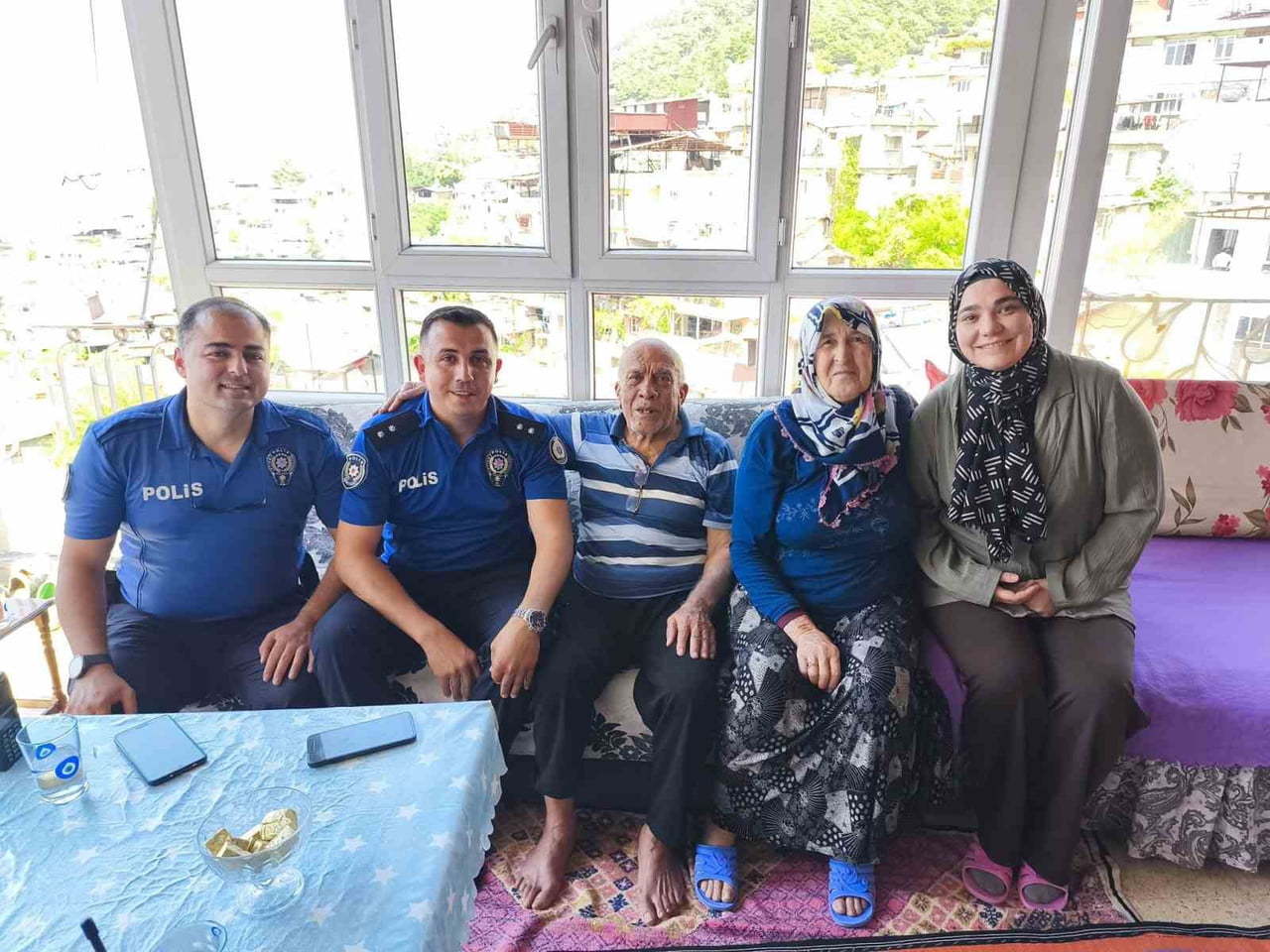 HATAY EMNİYET MÜDÜRLÜĞÜ PERSONELİ, BABALAR GÜNÜ DOLAYISIYLA ŞEHİT VE GAZİ AİLELERİNİ ZİYARET...