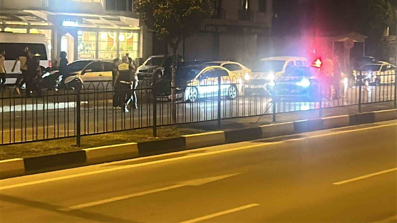 HATAY (İHA) -HATAY'DA MEYDANA GELEN TRAFİK KAZASINDA ARABAYLA ÇARPIŞAN MOTOSİKLETİN SÜRÜCÜSÜ...