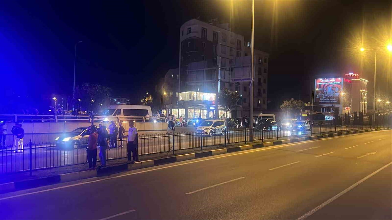 HATAY (İHA) -HATAY'DA MEYDANA GELEN TRAFİK KAZASINDA ARABAYLA ÇARPIŞAN MOTOSİKLETİN SÜRÜCÜSÜ...