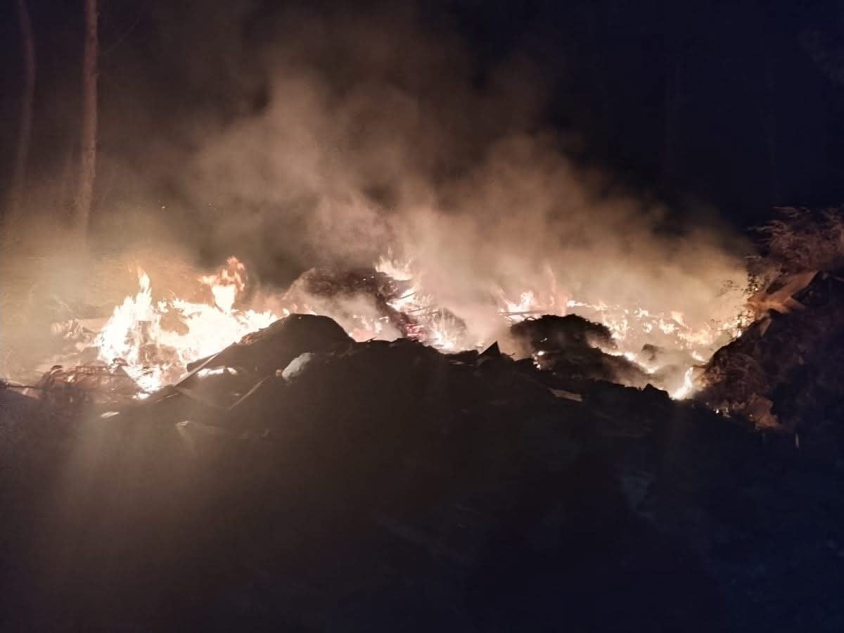 HATAY’IN ANTAKYA İLÇESİNDE OTLUK ALANDA VE ÇÖPTE ÇIKAN YANGINI İTFAİYE EKİPLERİ...