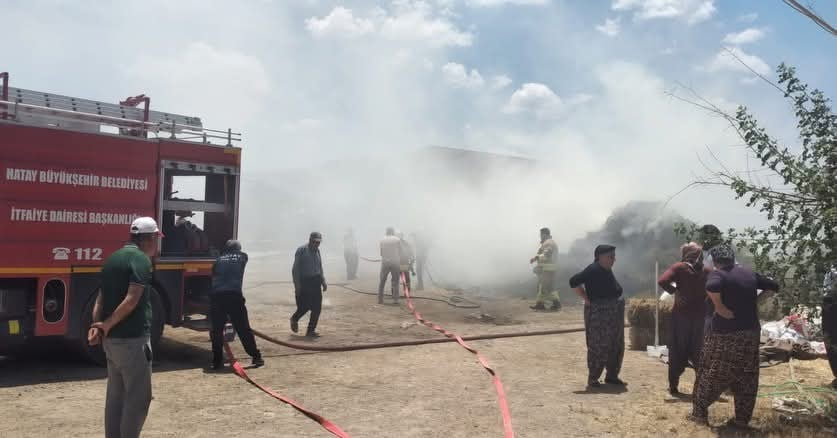 HATAY’IN HASSA İLÇESİNDE ÇIKAN SAMANLIK YANGIN GENİŞ ALANA SIÇRAMADAN KISA SÜREDE KONTROL ALTINA...